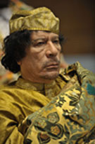 Quelle: gemeinfrei 399px-Muammar_al-Gaddafi_at